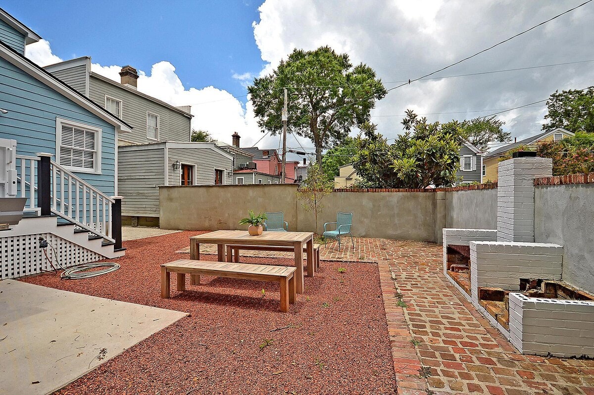 Charleston Home 1005938