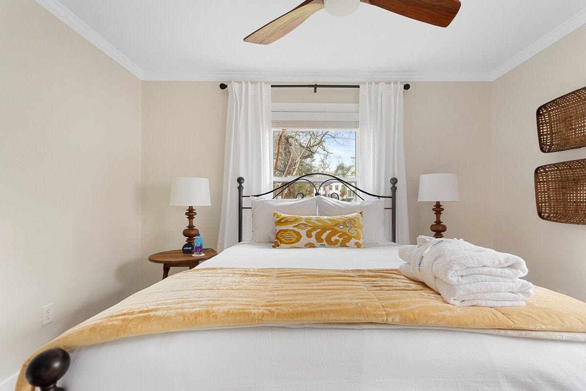 Charleston Home 1005942