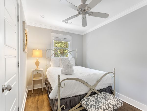 Charleston Home 1005949