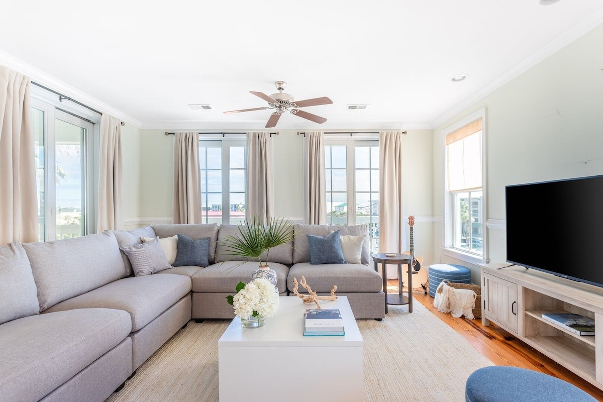 Beautiful 6 Bedroom Home in Isle of Palms Sleeps 14