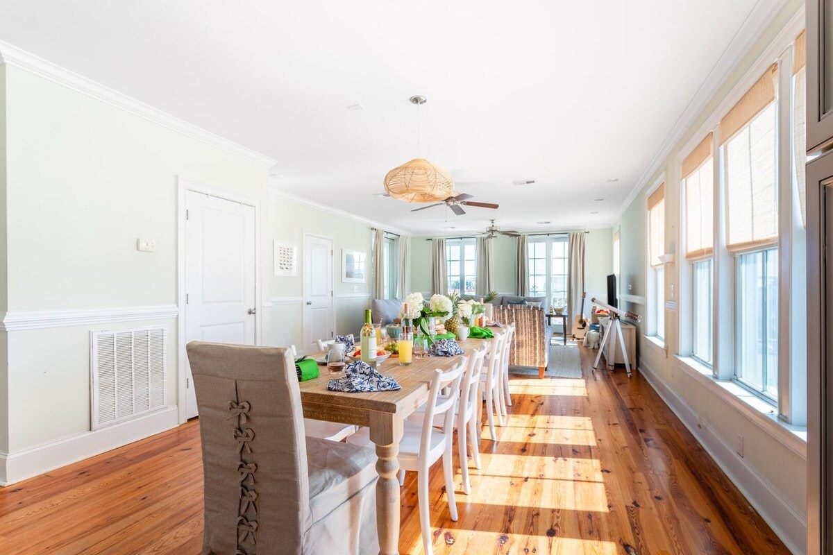 Beautiful 6 Bedroom Home in Isle of Palms Sleeps 14