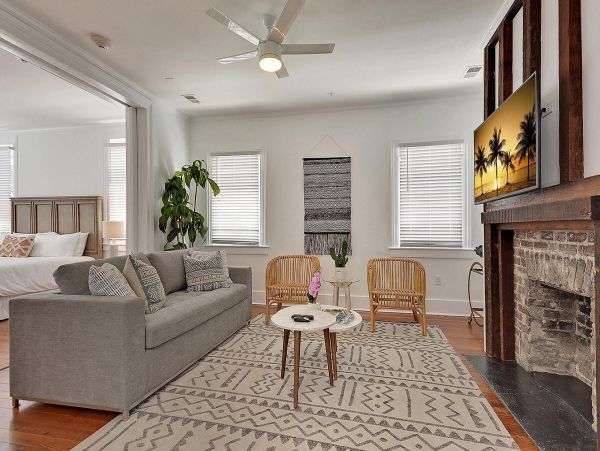 Charleston Home 1005964