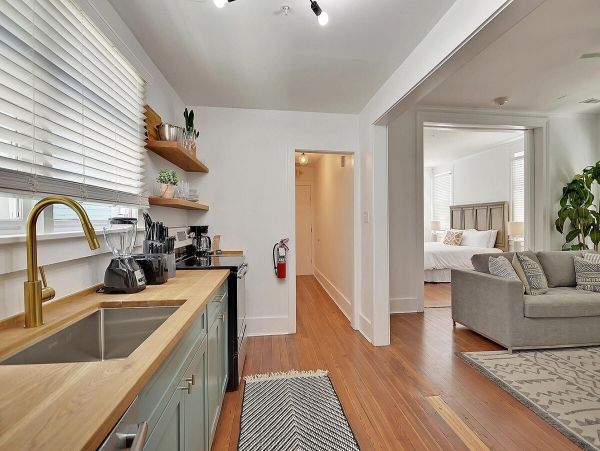 Charleston Home 1005964