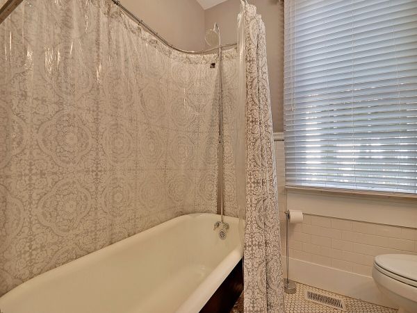 Charleston Home 1005966