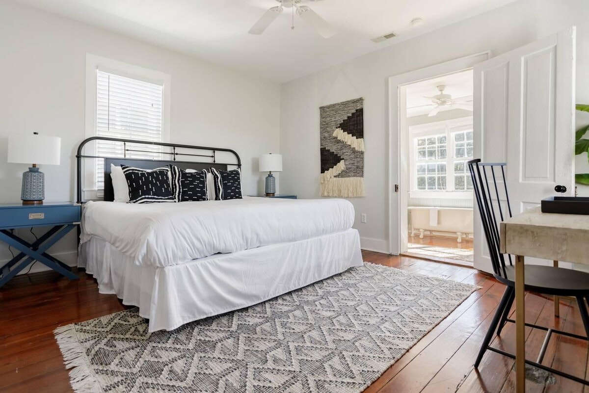 Charleston Home 1005969