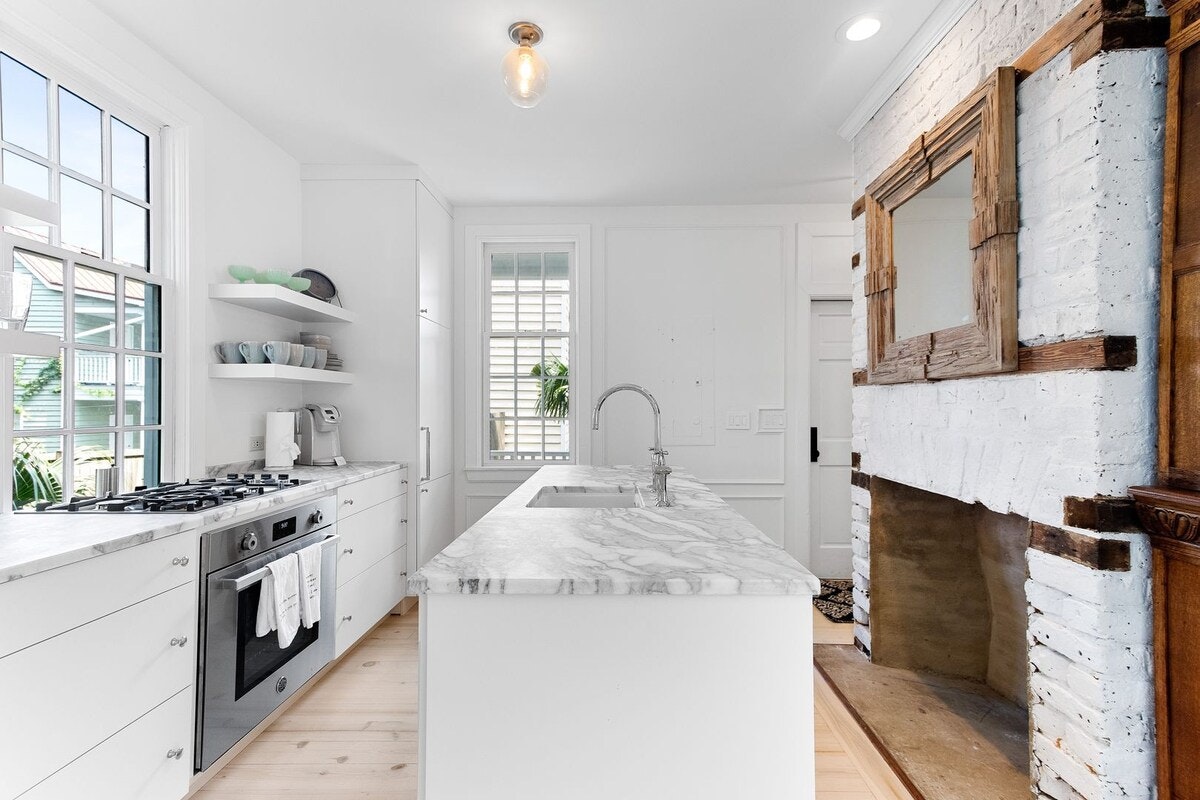 Charleston Home 1005972