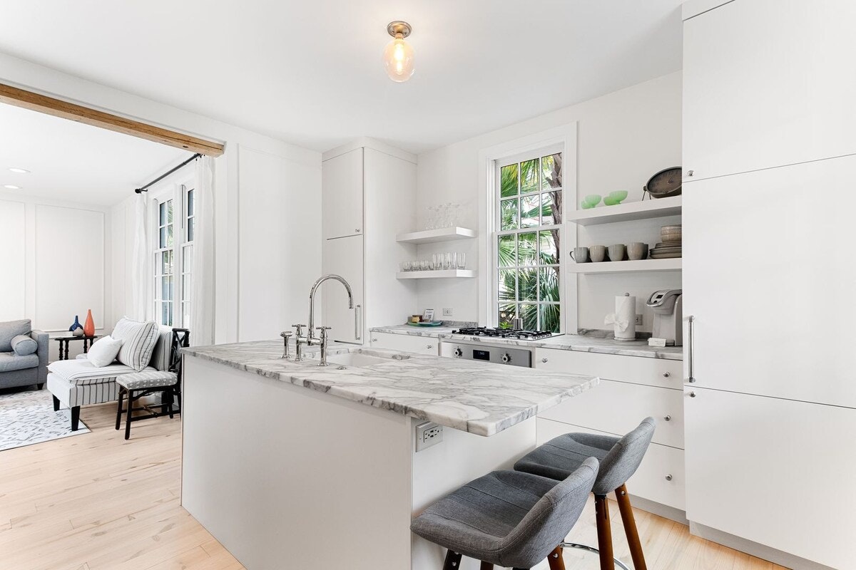 Charleston Home 1005972