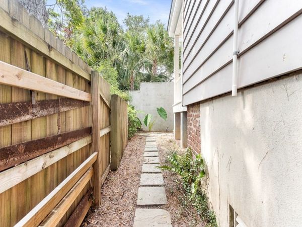 Charleston Home 1005972