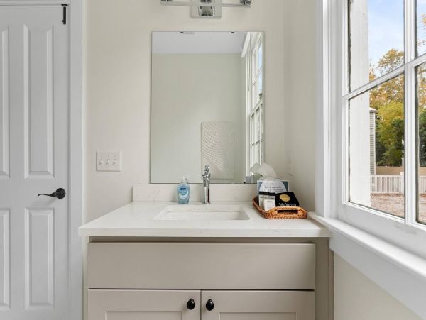 Charleston Home 1005973