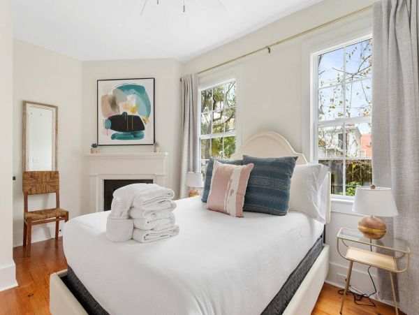 Charleston Home 1005973