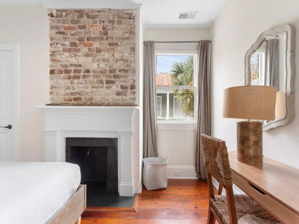 Charleston Home 1005973