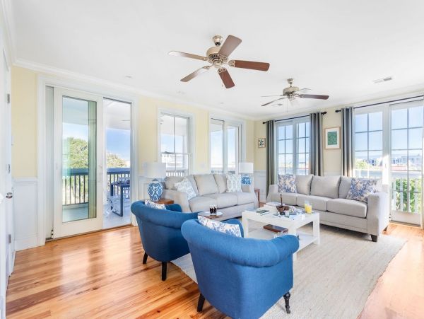 Isle of Palms Vacation Home 6 Bedrooms & Terrace