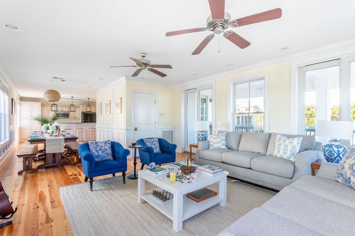Isle of Palms Vacation Home 6 Bedrooms & Terrace