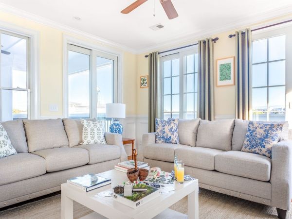 Isle of Palms Vacation Home 6 Bedrooms & Terrace