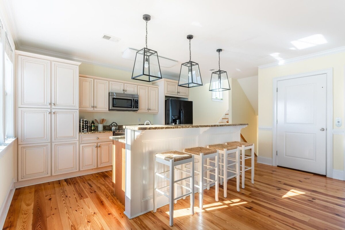 Isle of Palms Vacation Home 6 Bedrooms & Terrace