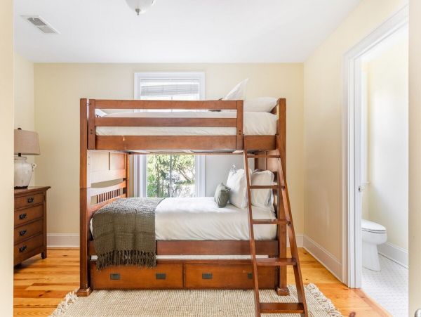 Isle of Palms Vacation Home 6 Bedrooms & Terrace