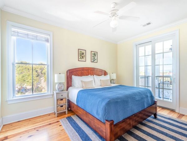 Isle of Palms Vacation Home 6 Bedrooms & Terrace