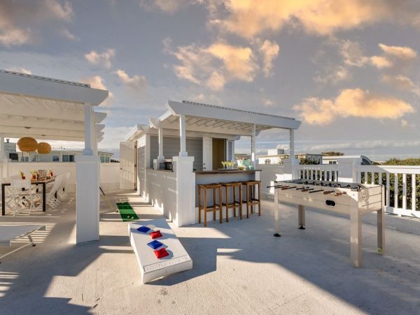 Isle of Palms Vacation Home 6 Bedrooms & Terrace