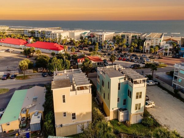 Isle of Palms Vacation Home 6 Bedrooms & Terrace
