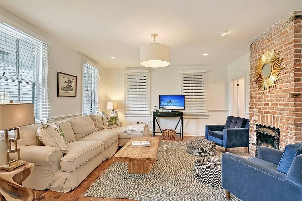 Charleston Home 1005977
