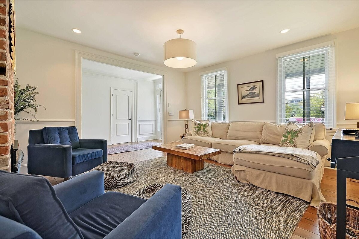 Charleston Home 1005977