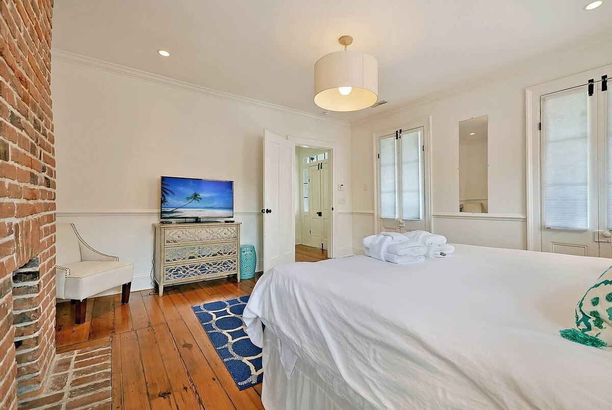 Charleston Home 1005977