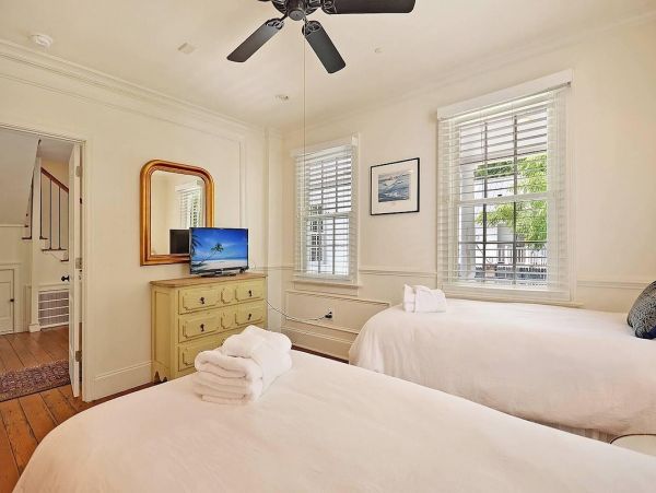 Charleston Home 1005977