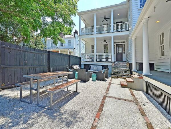 Charleston Home 1005977