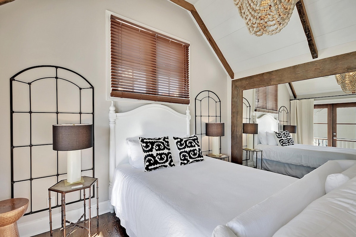 Charleston Home 1005983