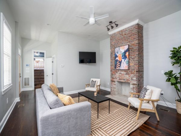 Charleston Home 1005987