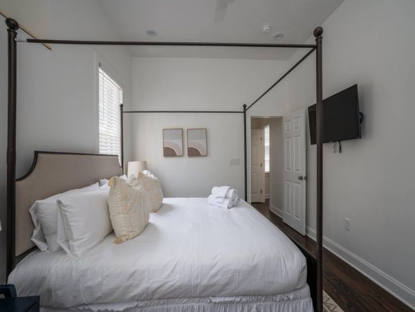 Charleston Home 1005987