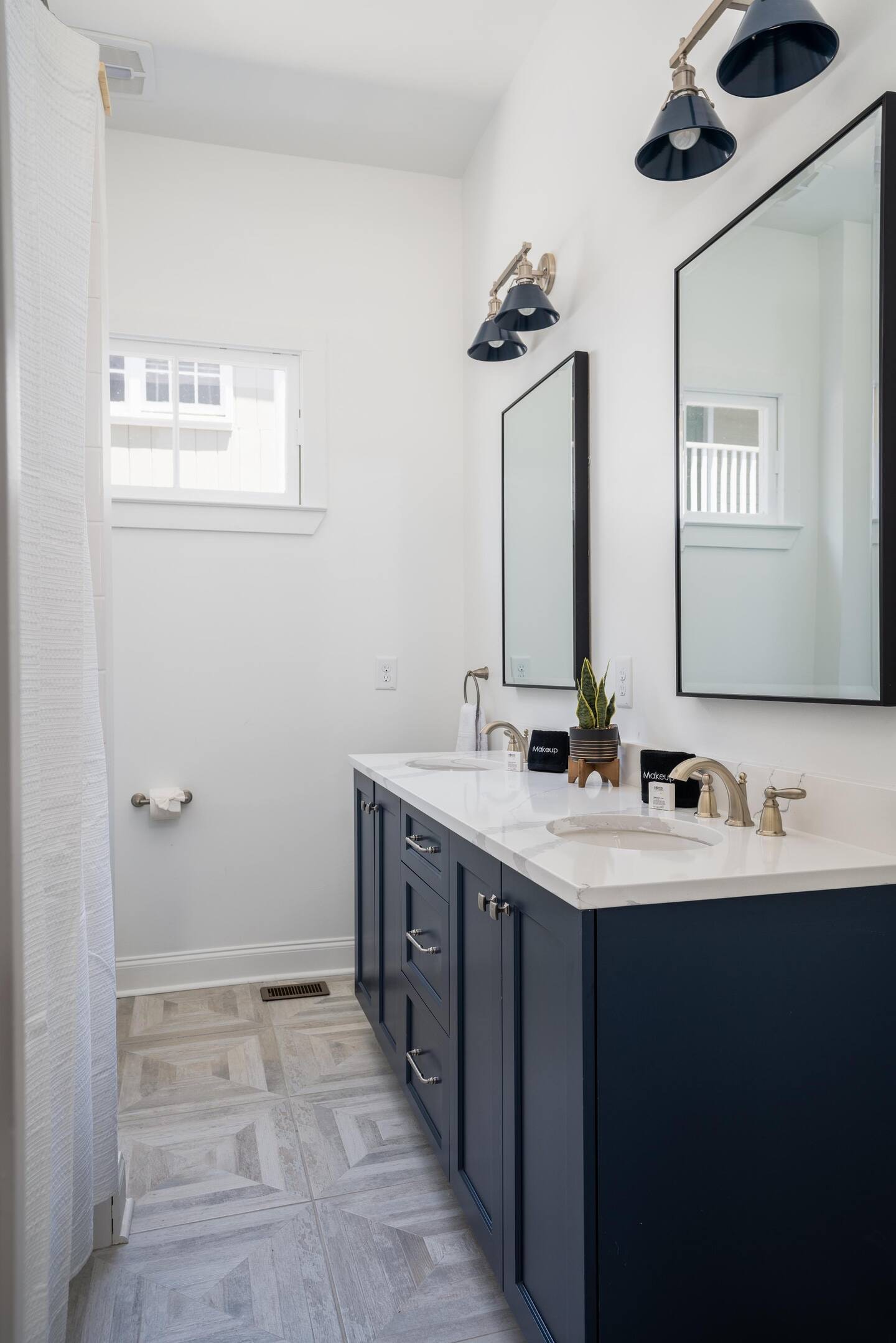 Charleston Home 1005987