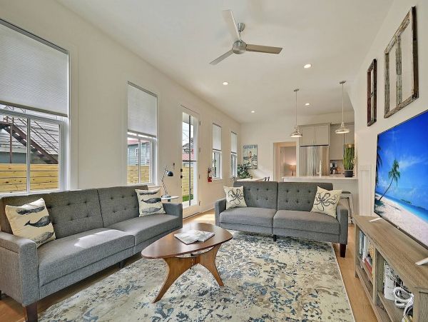 Charleston Home 1005989
