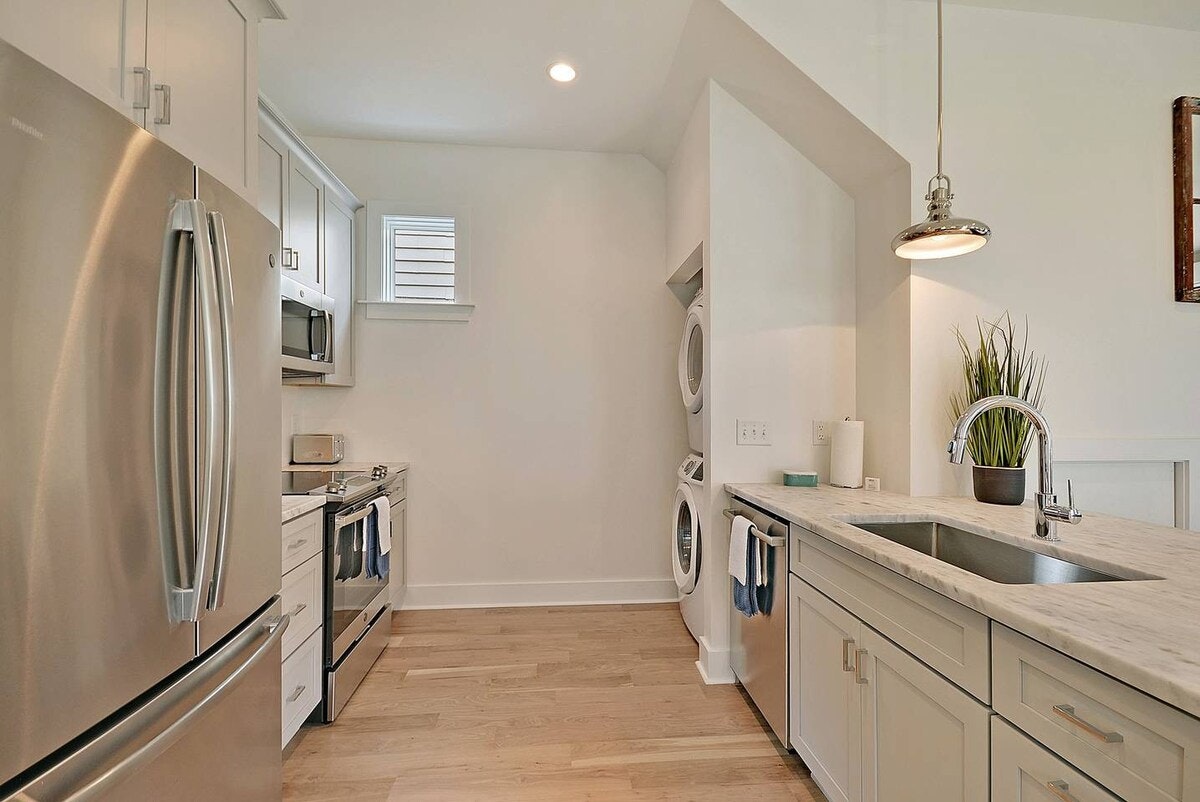 Charleston Home 1005989