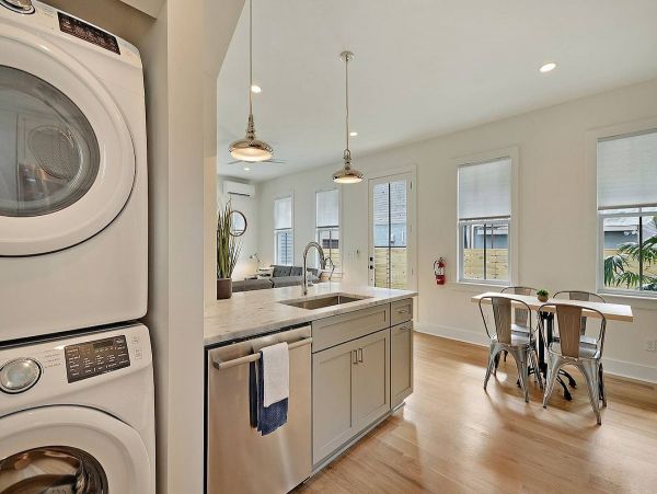 Charleston Home 1005989
