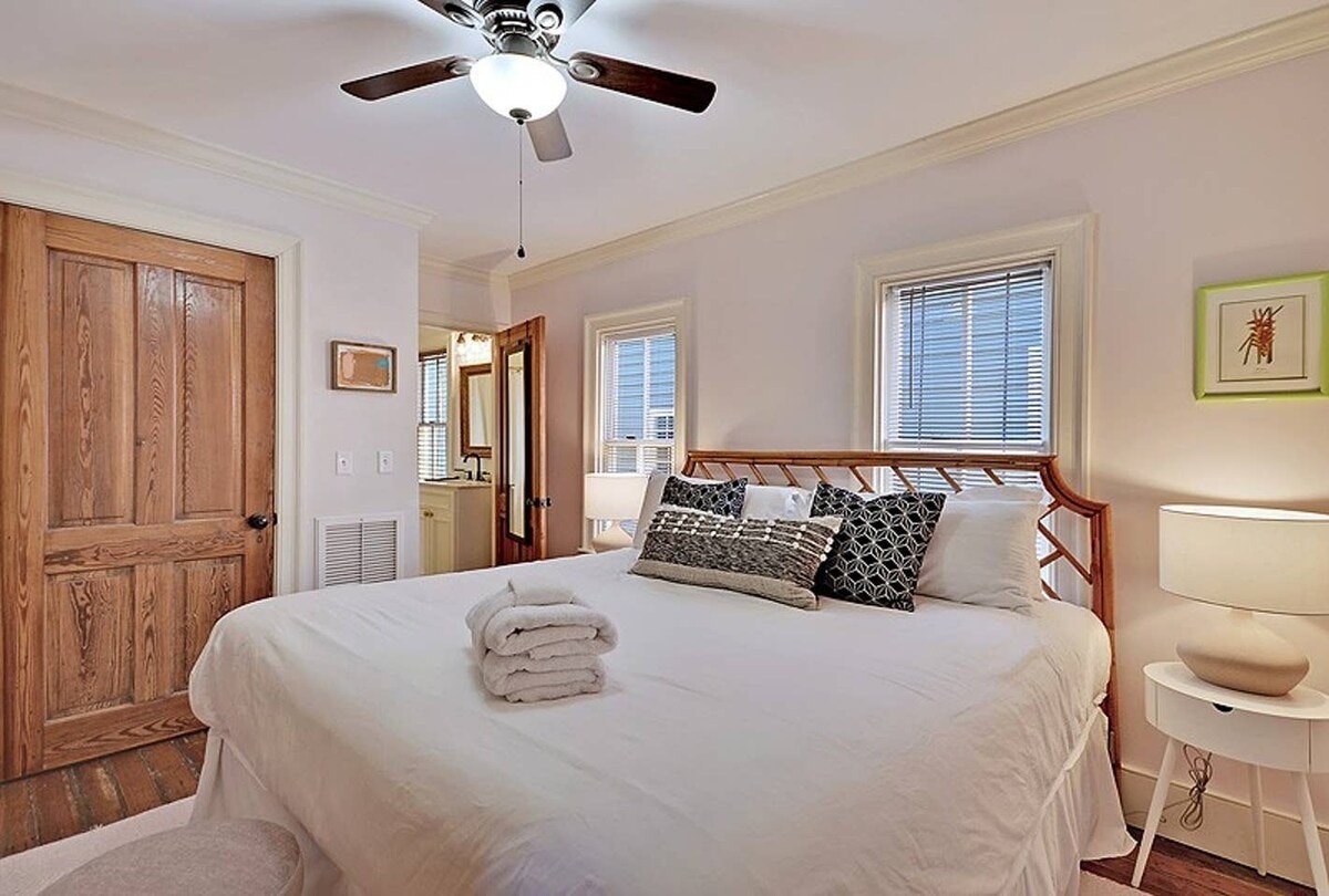 Charleston Home 1005997