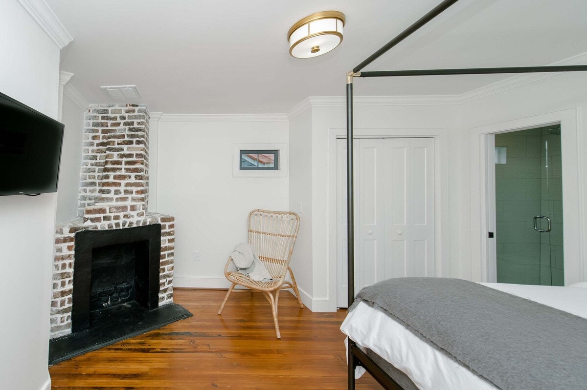 Charleston Home 1005999
