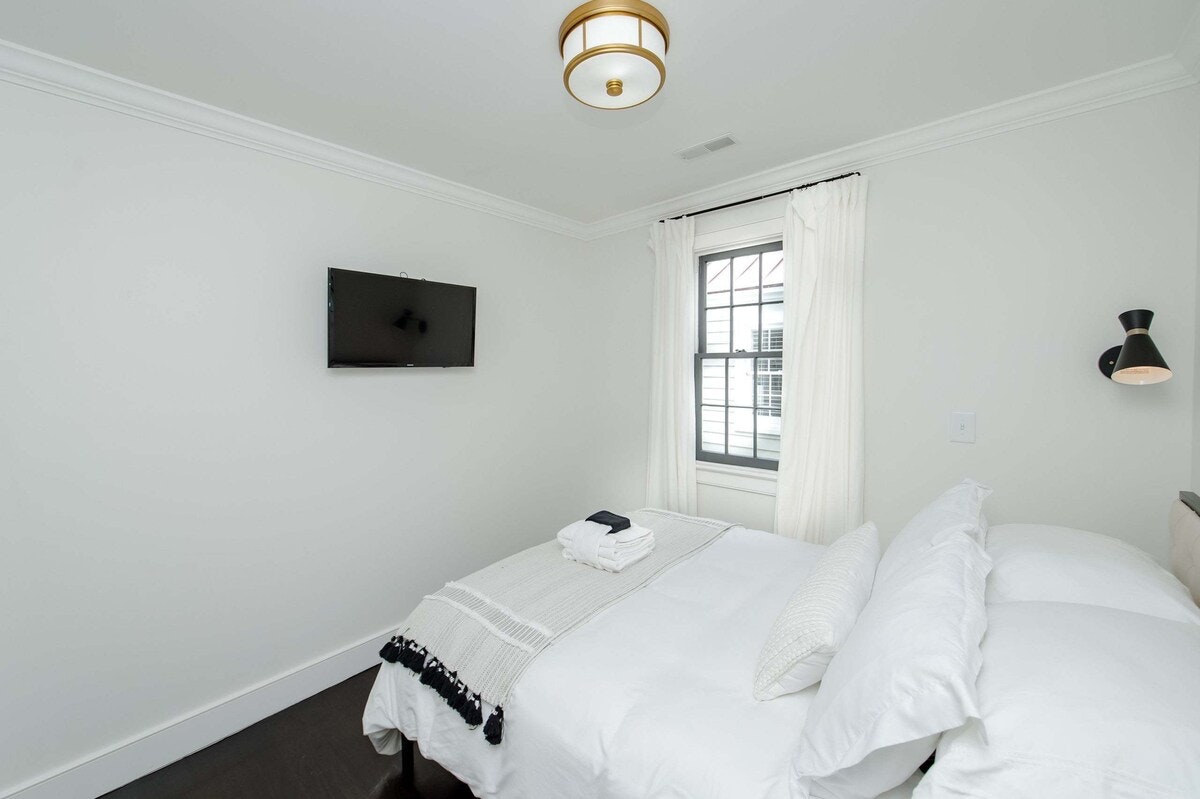 Charleston Home 1005999