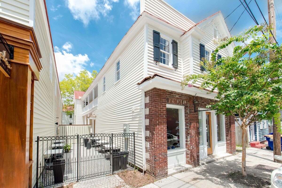 Charleston Home 1005999