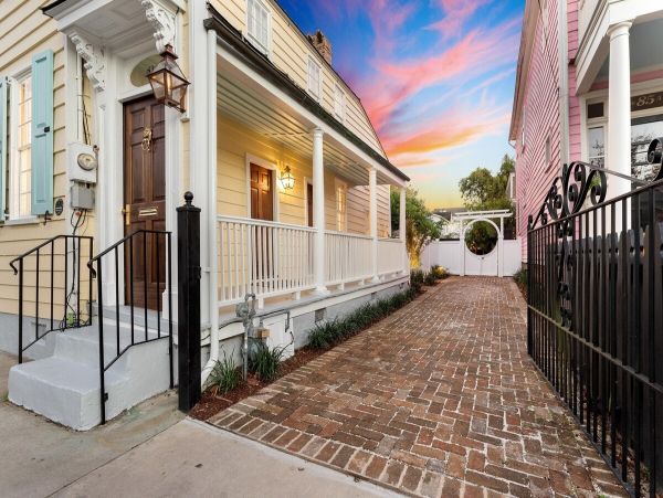 Charleston Home 1006003