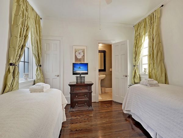 Charleston Home 1006010