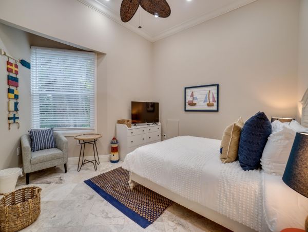 Luxury Anna Maria Island 5 Bedroom Home Main House Plus Guest Cottage Estate Home On Water