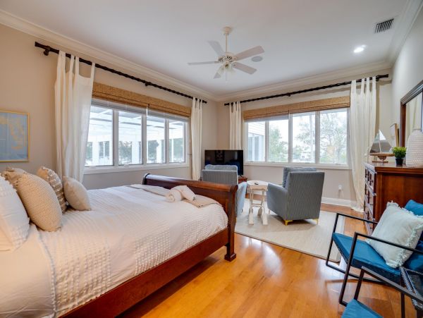 Luxury Anna Maria Island 5 Bedroom Home Main House Plus Guest Cottage Estate Home On Water