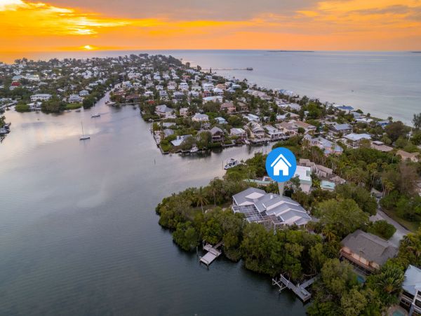 Luxury Anna Maria Island 5 Bedroom Home Main House Plus Guest Cottage Estate Home On Water