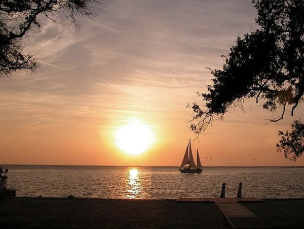 Luxury Anna Maria Island 5 Bedroom Home Main House Plus Guest Cottage Estate Home On Water