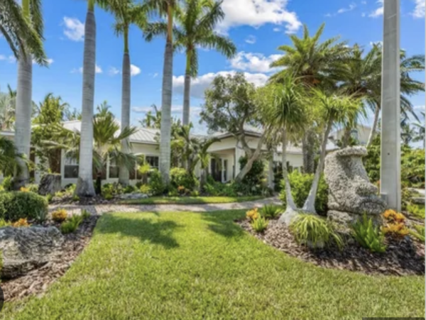 Luxury Anna Maria Island 5 Bedroom Home Main House Plus Guest Cottage Estate Home On Water
