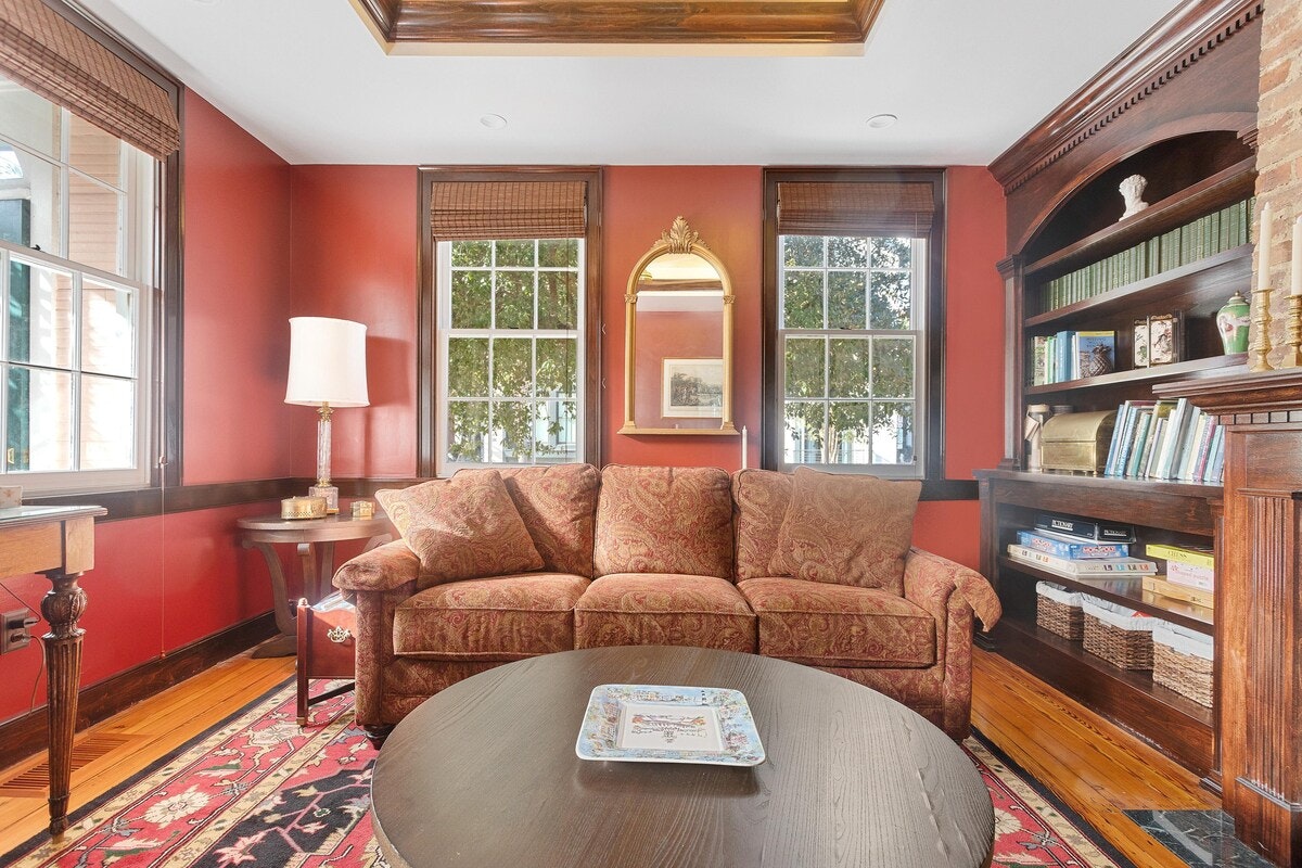 Charleston Home 1006029