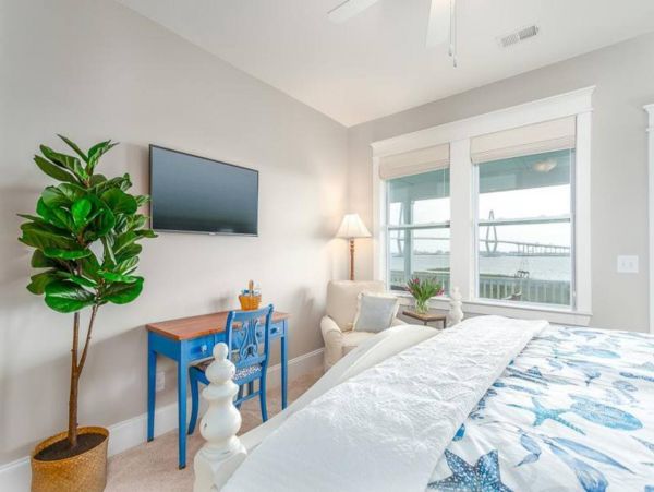 Charleston Home 1006035