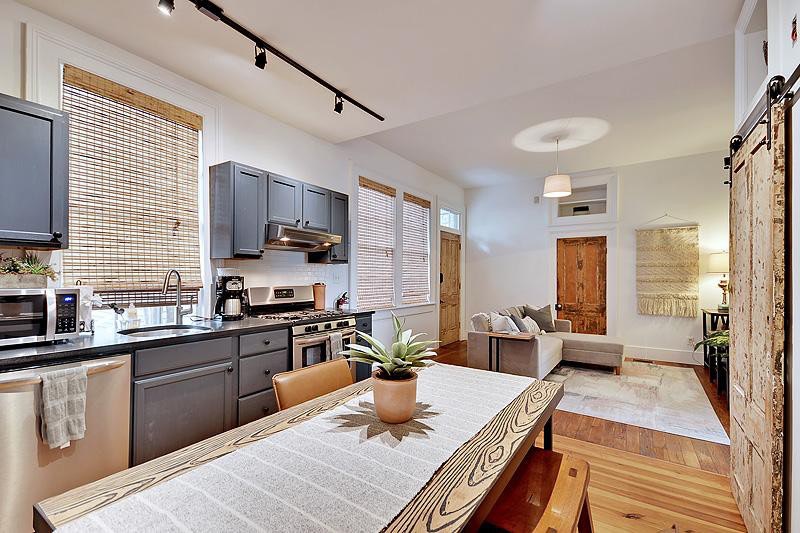Charleston Home 1006036