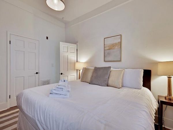 Charleston Home 1006036